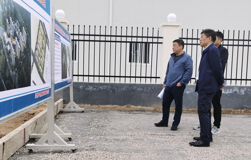 星空(中国)负责人汪洋到侯寨新镇区安置区调研项目建设工作