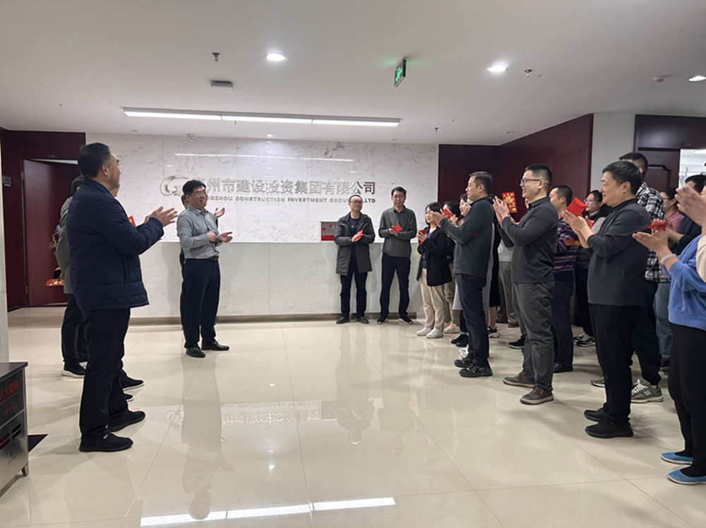星空(中国)领导班子迎接员工新春上班